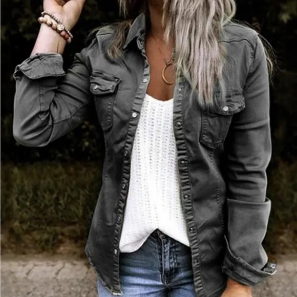 🎉Pre Fall 2022 Long Sleeve Button Down Shacket - Picture 2 of 10